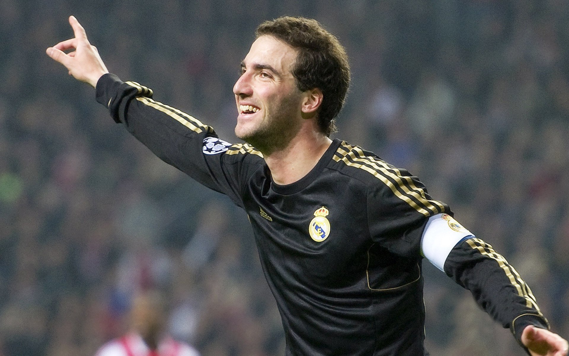 九游体育官网入口-“尼古拉斯·桑特基的精准罚球与掌控比赛节奏，成就阿根廷美洲狮队新辉煌”